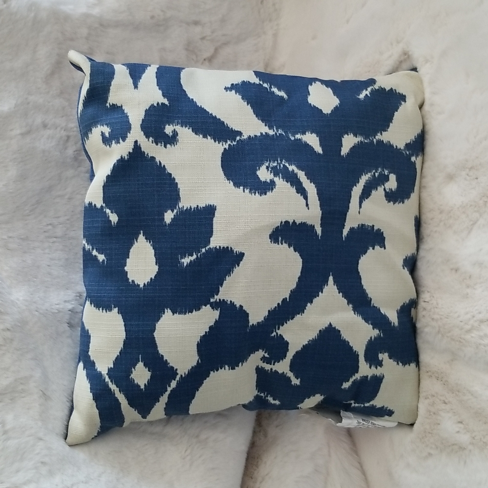 Outdoor / Indoor pillow